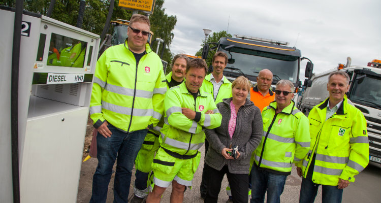 Bild på personal från Skövde kommun och Avfallshantering Östra Skaraborg
