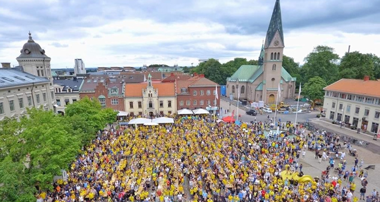 Bild från Hertig Johans torg när Fotbolls-VM 2018 sändes på storbildsskärm